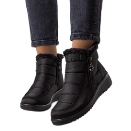 Fekete hőszigetelt hócsizma bundával a Blen cégtől