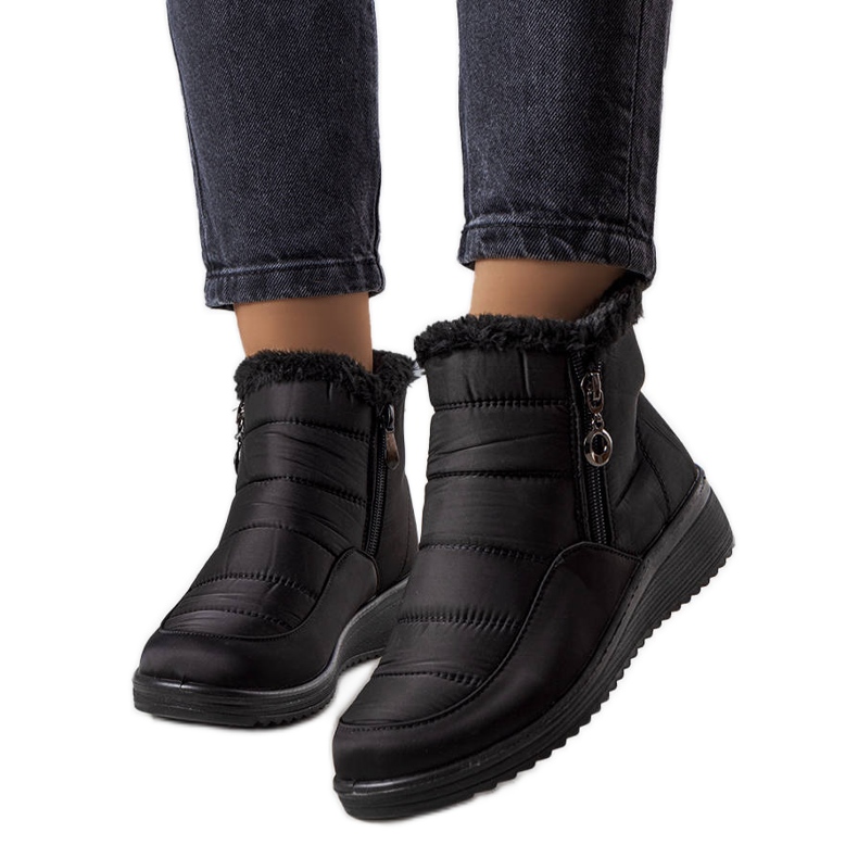 Fekete hőszigetelt hócsizma bundával a Blen cégtől