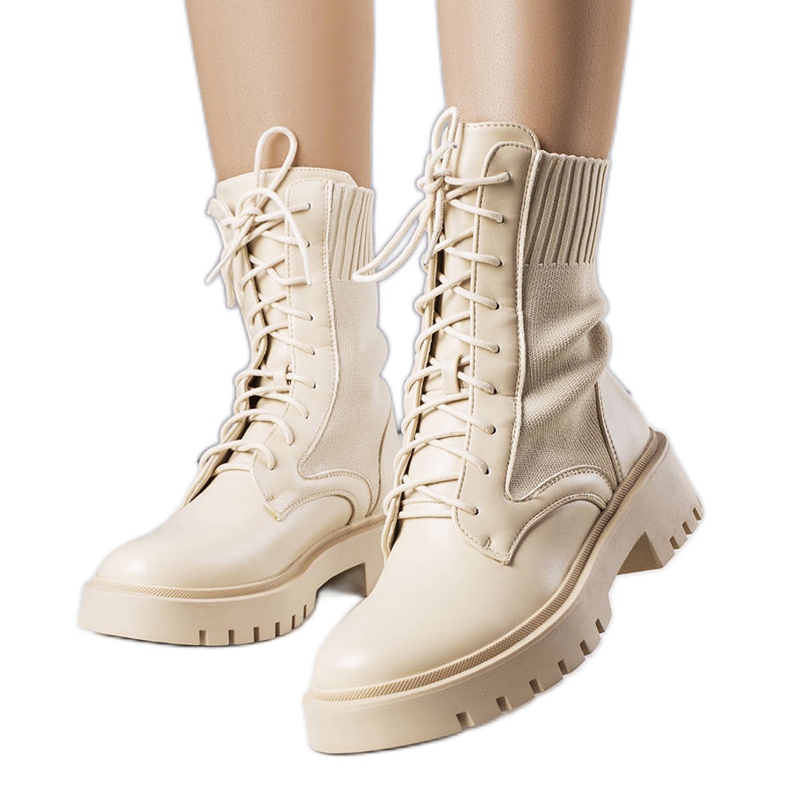 BM Bézs edzőcipő az Ensley-től