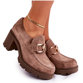 PL5 Sötétbézs Harmell elegáns cipő oszlopon, arany díszítéssel