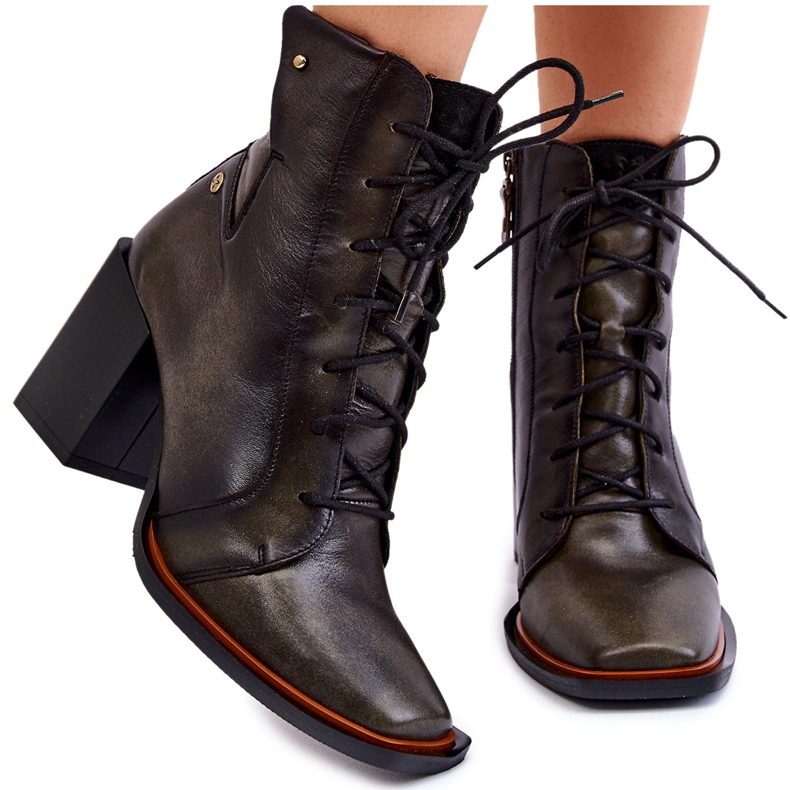 Klasszikus bőr fűzős csizma Maciejka 05667-09 zöld