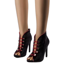 BM Fekete felsőrészes pumpák a Nilsi-től BM Fekete felsőrészes pumpák a Nilsi-től