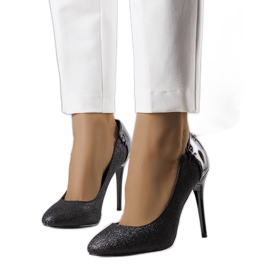 Fekete csillogó pumpák a Naina-tól