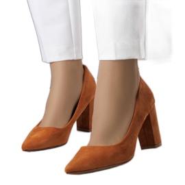 PA1 Barna sarkú pumpák az Achela-tól