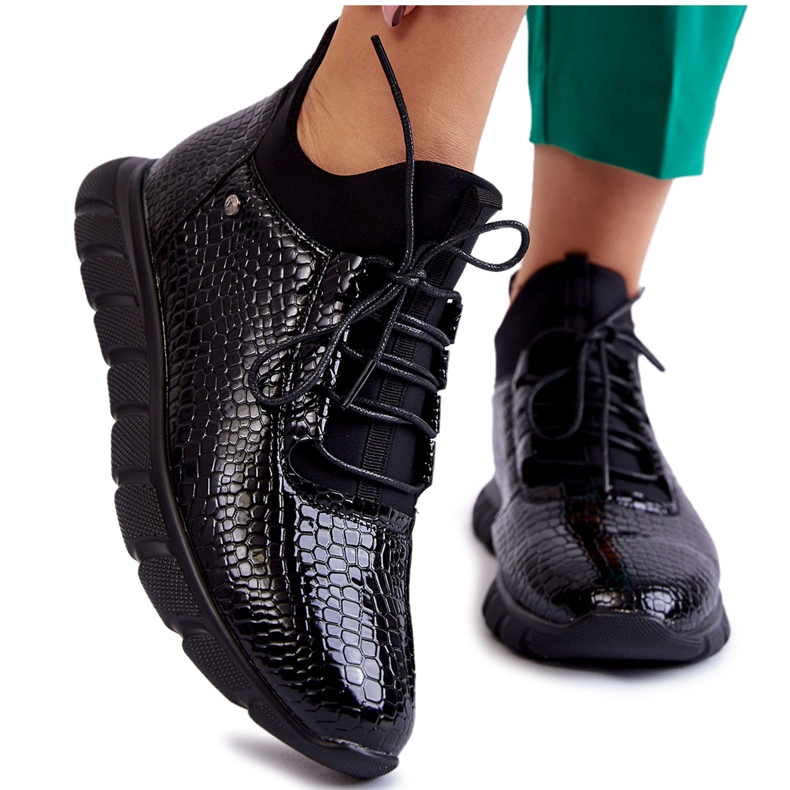 Vinceza Női könnyű felbújós tornacipő fekete Soroco