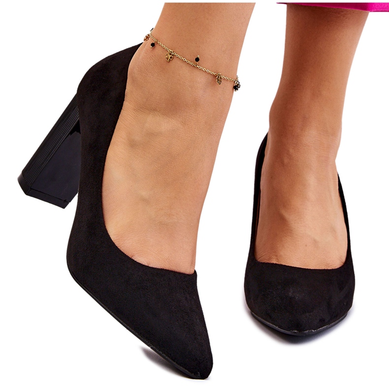 Velúr Pumpák Egy Divatos Sarkú Fekete Estellia