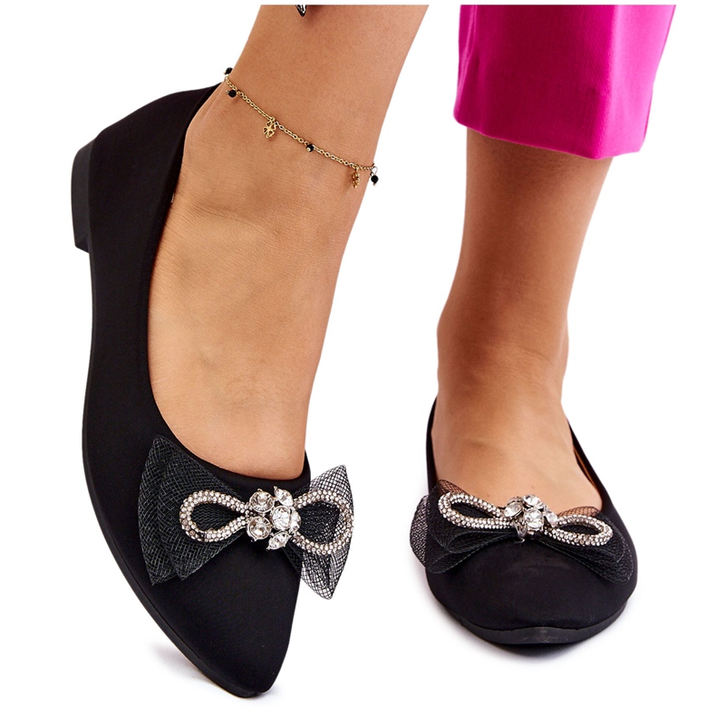 PS1 Női hegyes balerinák fekete fényes dekoratív masnival