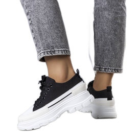 BM Fekete magas platformú tornacipő a Lavaris márkától BM Fekete magas platformú tornacipő a Lavaris márkától