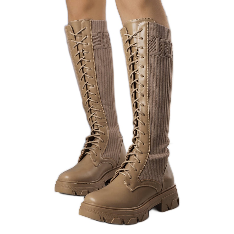 BM Barna fűzős csizma a Montis márkától