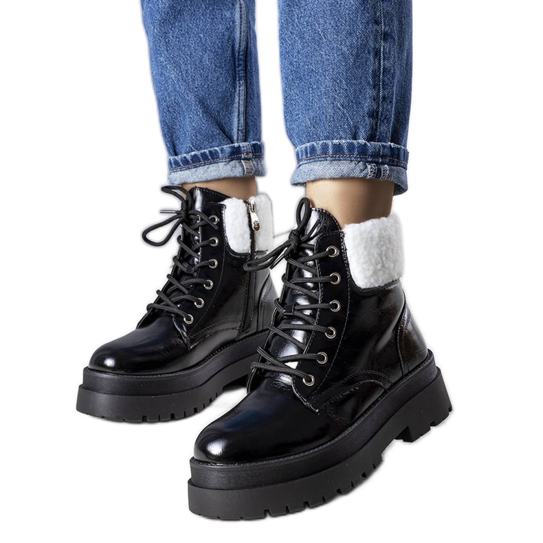 Fekete szigetelt báránybőr csizma a Bryas cégtől