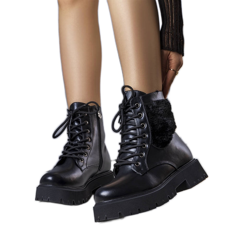 Fekete szigetelt csizma bundával a Dixie-től