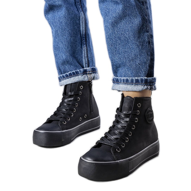 Fekete szigetelt tornacipő Big Star KK274173