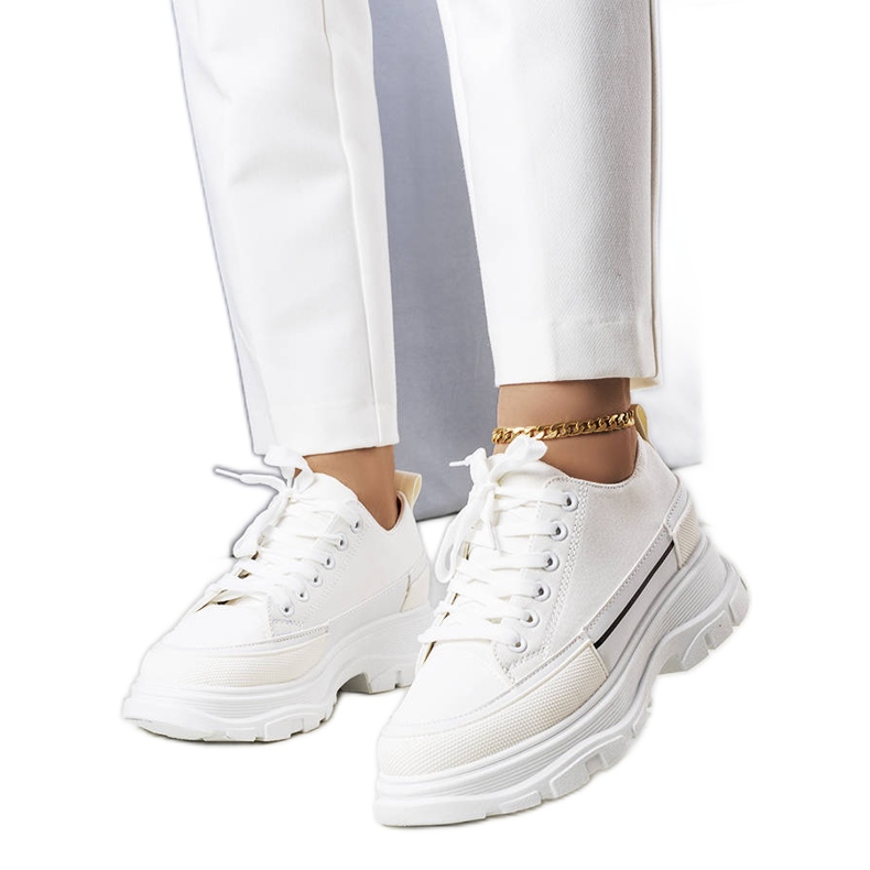 BM Fehér magas platformú tornacipő a Lavaris márkától