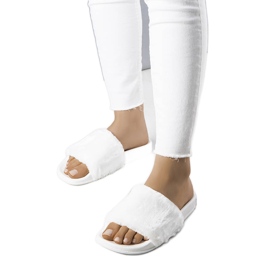 PA1 Fehér csúszkák elefántcsont bundával