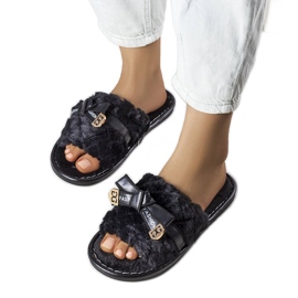 Fekete papucs masnival Petertől