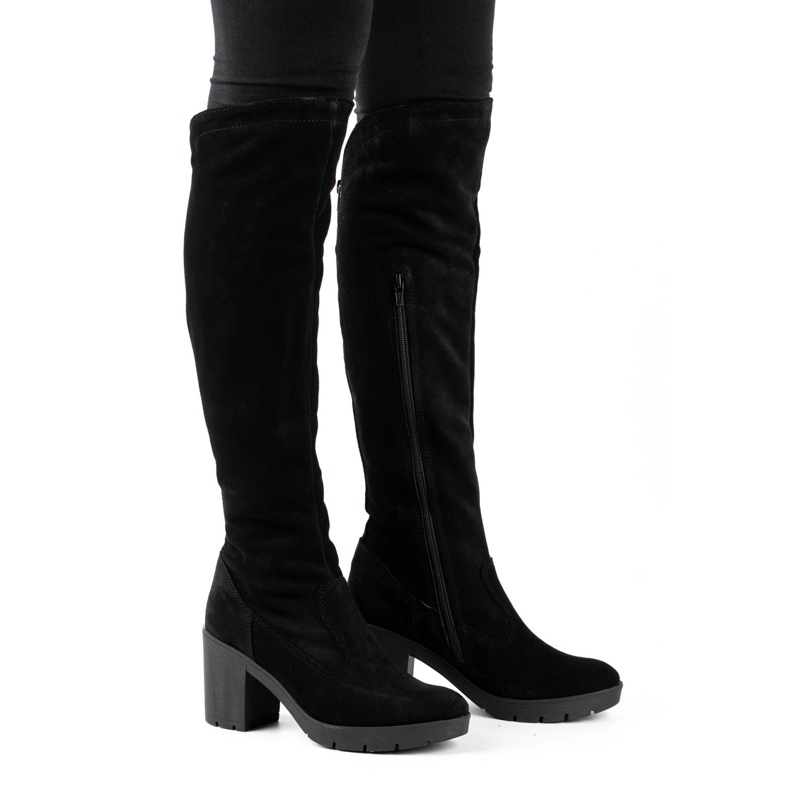 Olivier Fekete velúr csizma melegített a Margit poszton