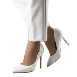 Fehér steppelt magas sarkú cipő Fehér steppelt magas sarkú cipő