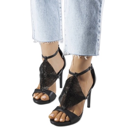 Fekete elegáns magassarkú szandál a Caleb márkától