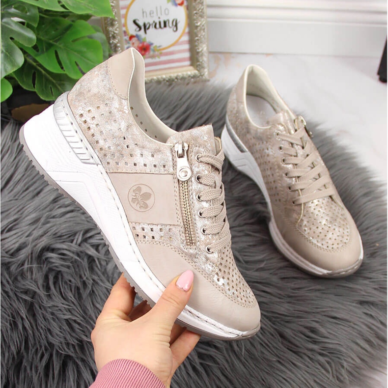 Rieker N4327-80 bézs színű női ékcipő