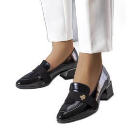 Vinceza fekete lakkbőr pumpák