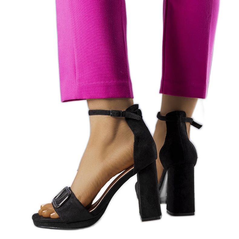 BM Linda fekete sarkú szandál