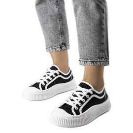 Fekete platform tornacipő a Johannától