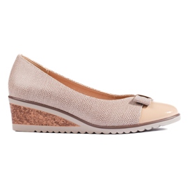 W. Potocki Női bézs pumpák a Potockitól, alacsony ékkel