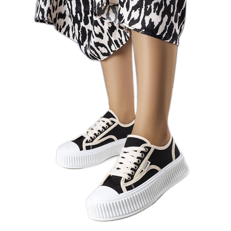 PA1 Fekete platform tornacipő a Connie cégtől