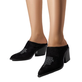 Fekete csúszdák beépített előlappal a Lindától Fekete csúszdák beépített előlappal a Lindától