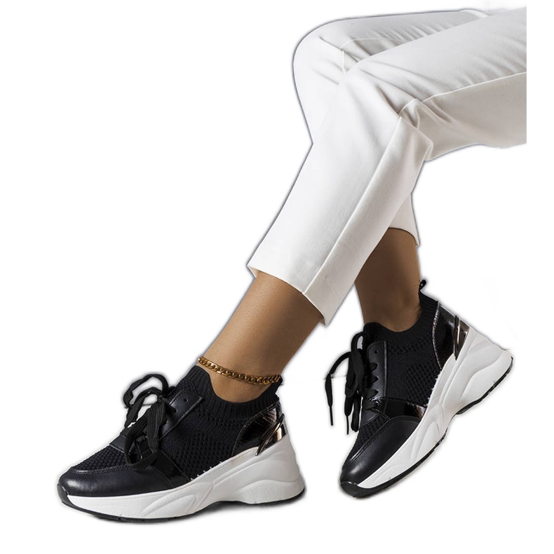 A márka fekete ékszeres cipői Ann