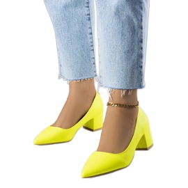 Sárga sarkú pumpák a Gail-től