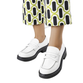 Bl&Ki Viola fehér lakkozott cipő