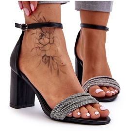 Elegáns szandál Cubic Zirconia magassarkúval, fekete Laurene