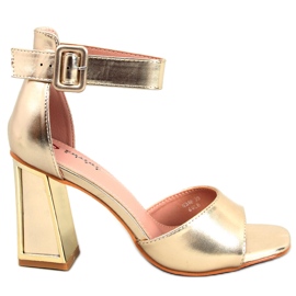 BM Sarkú szandál Ellen Gold övvel aranysárga