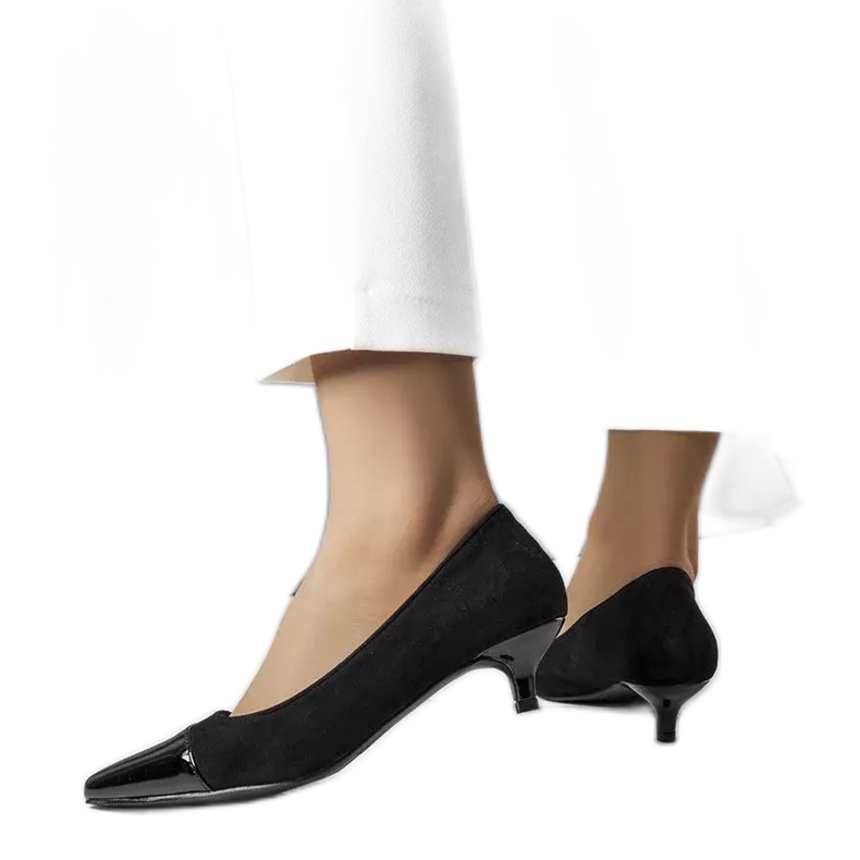 BM Kacsa lakklábú fekete pumpák