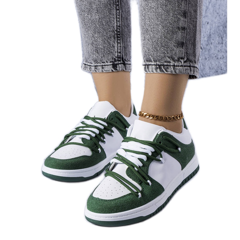 Vegyes anyagokból készült zöld tornacipő a Hila cégtől fehér