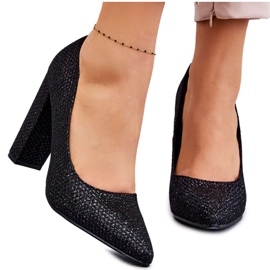Fényes Pumpák Fekete Sarkán