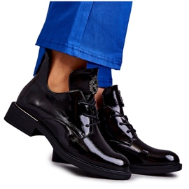 Vinceza Lakkozott fűzős csizma kivágásokkal Fekete Fabiana