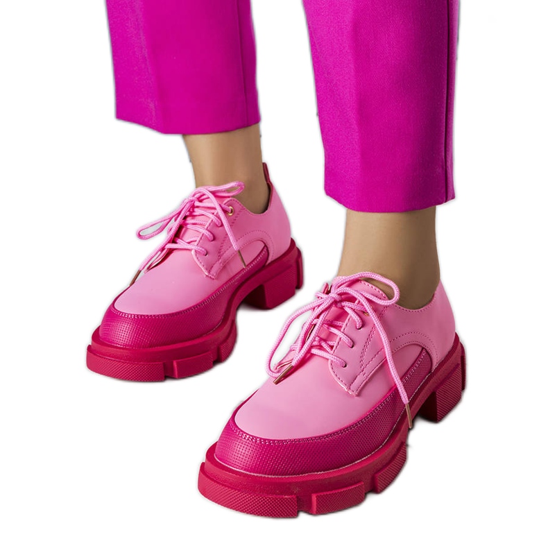 BM A Kay rózsaszín cipője masszív talppal