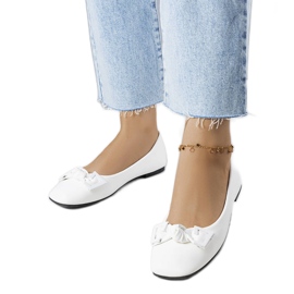 Tabitha fehér balerinák masnival