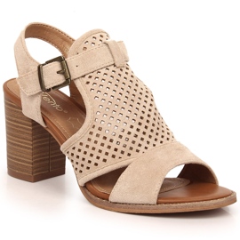 Velúr szandál oszlopon, áttört bézs felsőrésszel eVento 3581