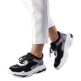 Fekete tornacipő Savard betétekkel díszítve