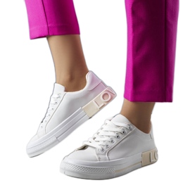 Nora felirattal díszített, fehér és bézs színű tornacipő