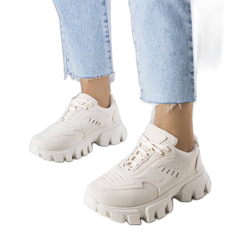 Bézs színű tornacipő masszív talppal az Inez cégtől