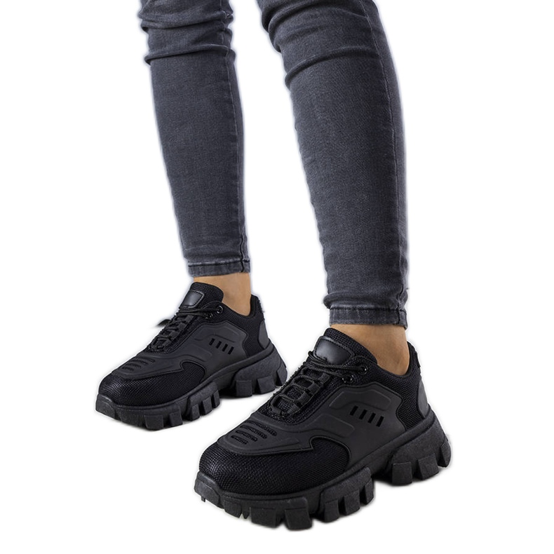 BM Fekete tornacipő masszív Inez talpon