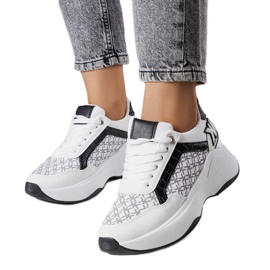 Margie monogramos fekete tornacipő fehér