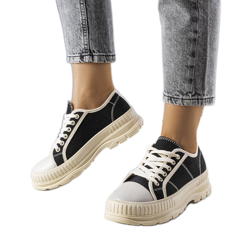 Fekete platform tornacipő a Nichole-tól