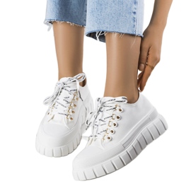 A márka fehér platformos tornacipője Toni A márka fehér platformos tornacipője Toni