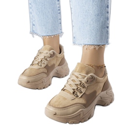 Bézs vegyes szövetből készült cipők a Jenna-tól