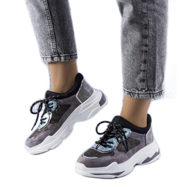 Szürke tornacipő Savard betétekkel díszítve